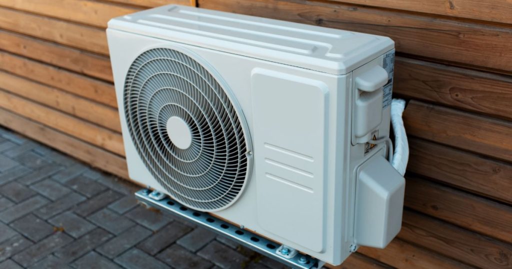Airco buitenunit gevel installatie